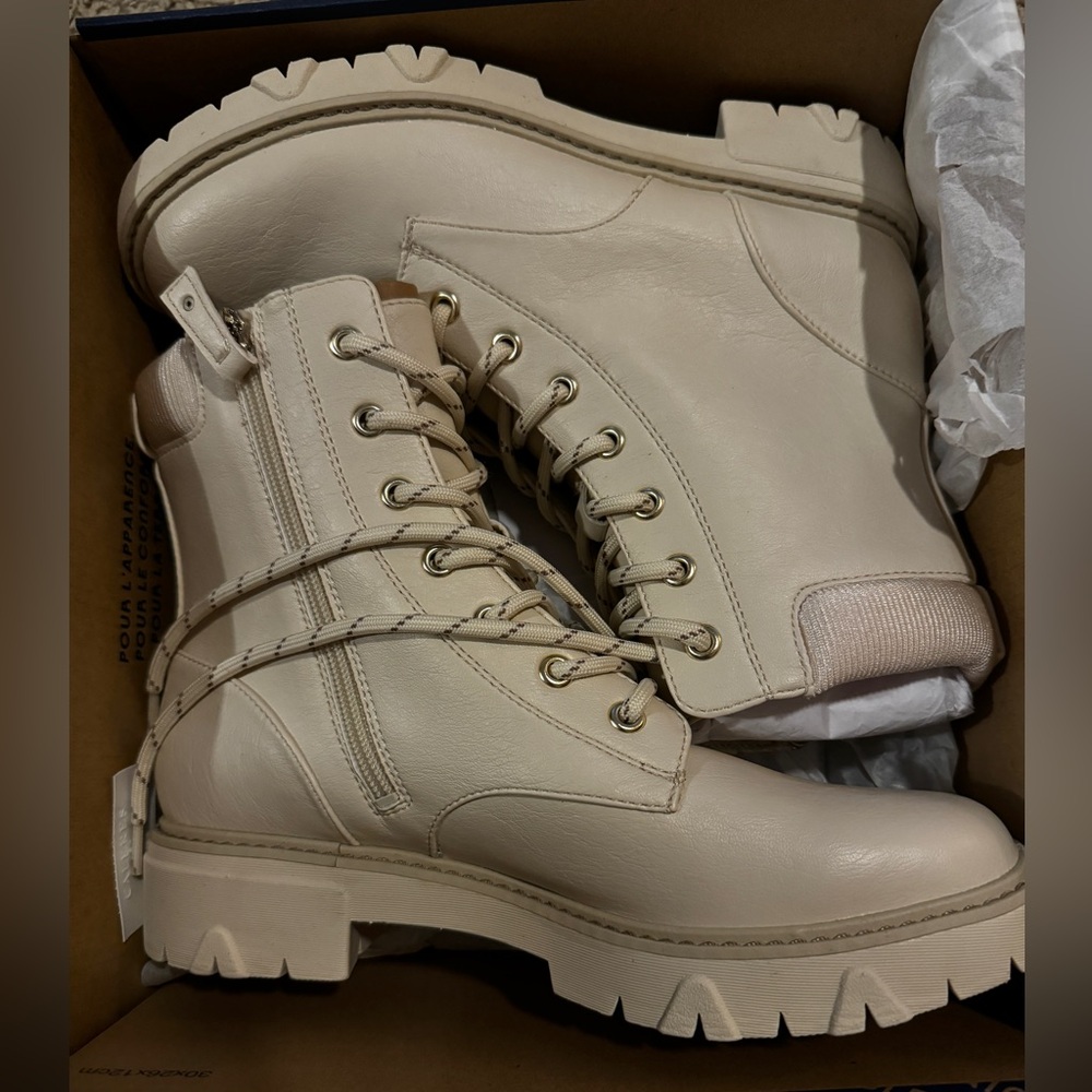 Light weight boots